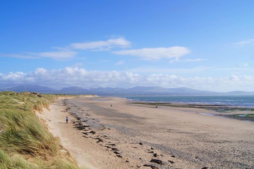 Vila Perfect 4 Cpls & Families . Close To Everything Pentraeth Exteriér fotografie